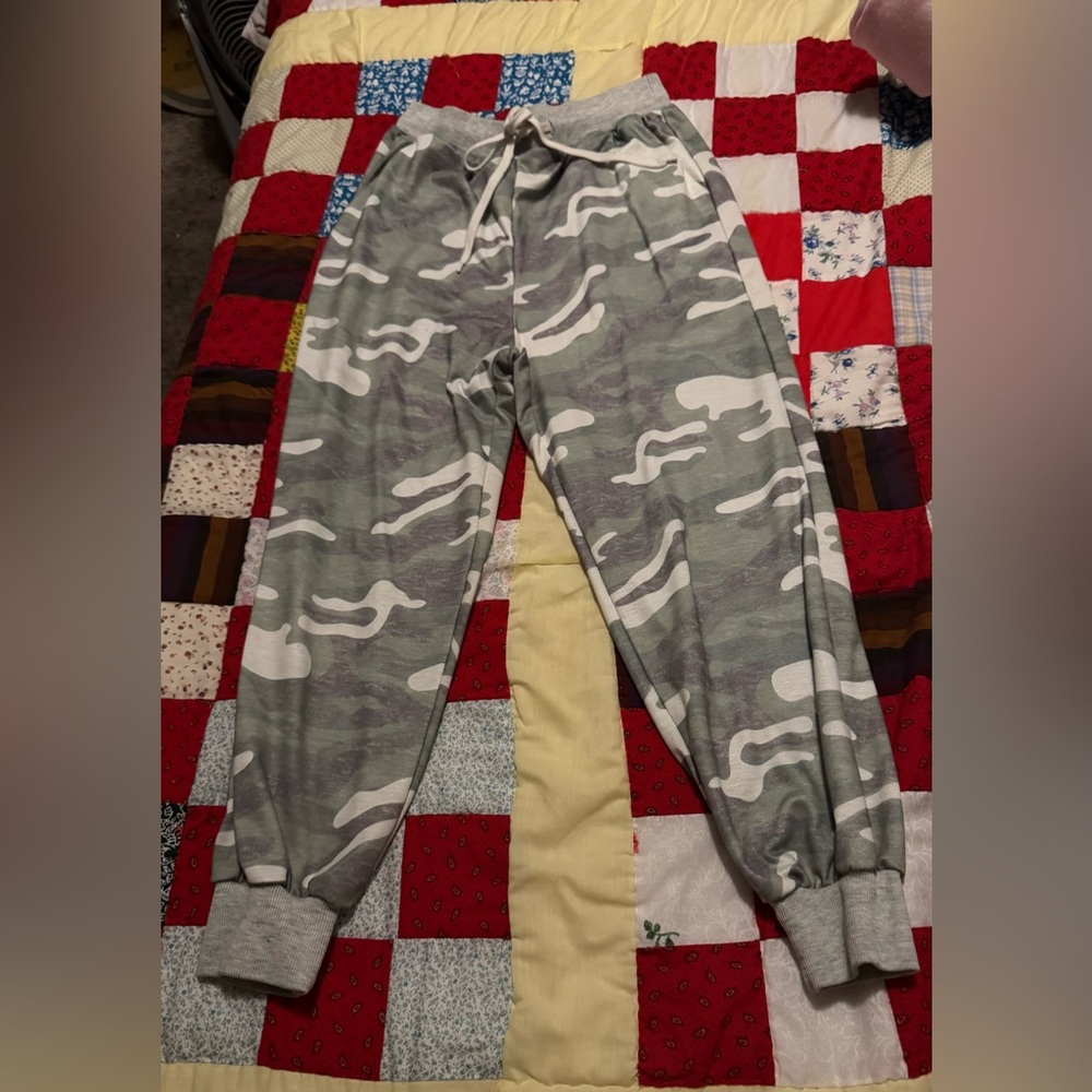 Women’s Camouflage Jogger Pants
